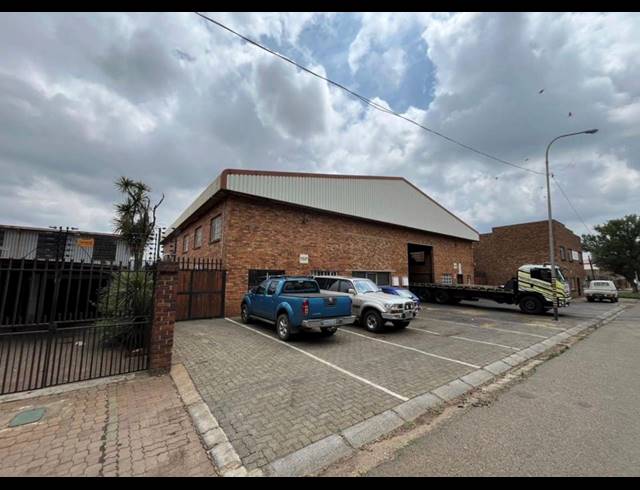 989M² WAREHOUSE FOR SALE IN BRAKPAN CENTRAL